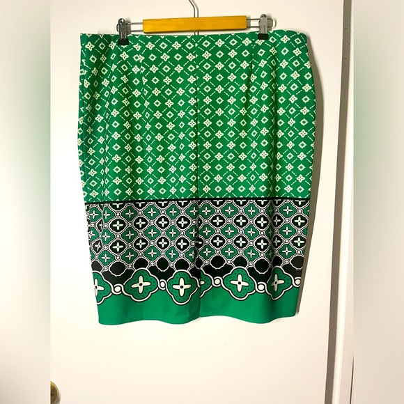 NWOT Spectacular and Adorable Skirt - Picture 2 of 3